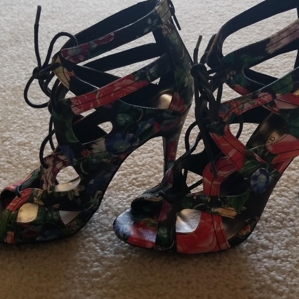 Steve Madden  floral tie up Gladiator style heels